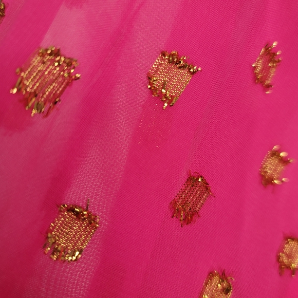 Crown & Ivy Pink Blouse Top Shirt with Gold Details Valentines Galentines Day 🩷 - Picture 5 of 9